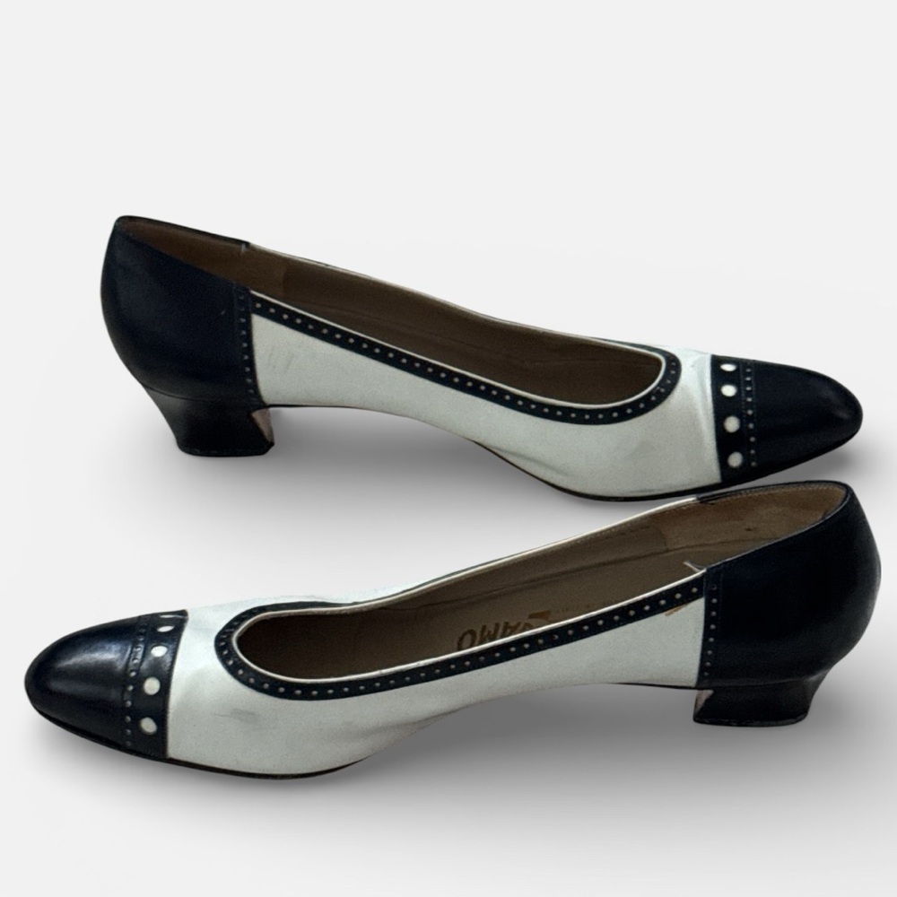 Salvatore Ferragamo Blue and White leather pumps Women's‎ Shoes Sz 9 1/2 AAAA